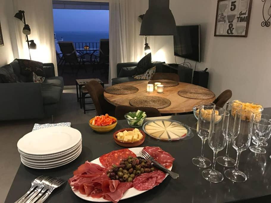 - - Beautiful Seaview Apartment *