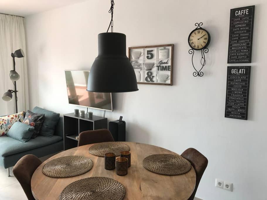 - - Beautiful Seaview Apartment *